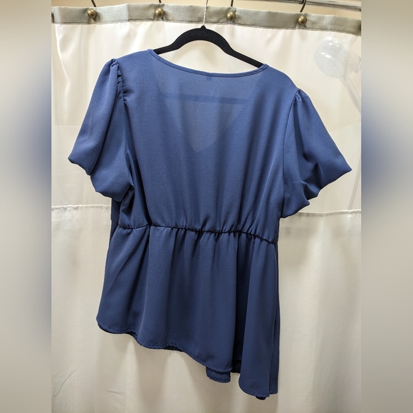 V-Neck Blouse with Puff Sleeves & Asymmetrical Hemline Size XL - Picture 17 of 17